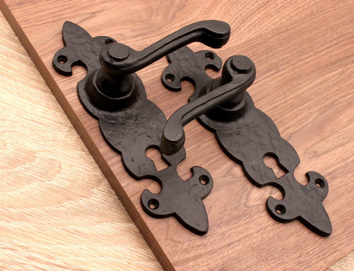 Fleur De Lys Lever Handle Matt Black